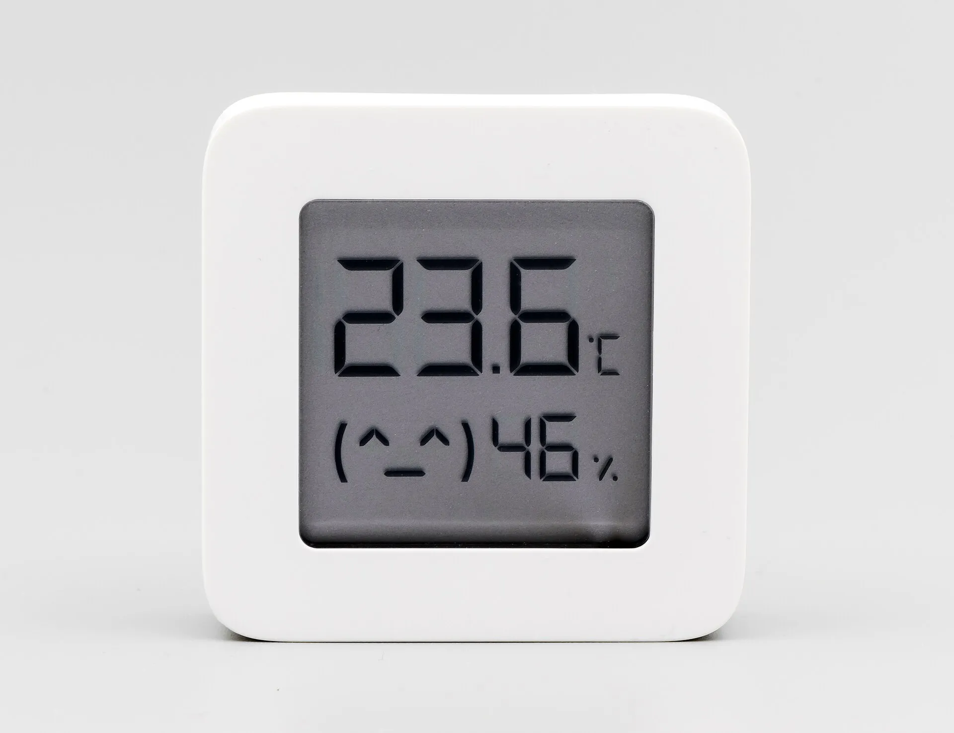 Digitalt hygrometer, der viser 23,6 grader og 46 procent luftfugtighed